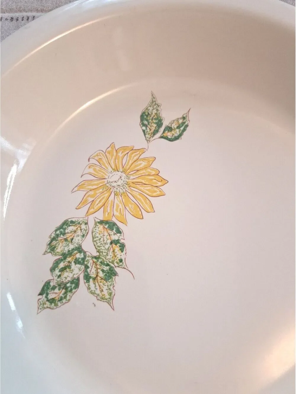 Vintage Universal Potteries Yellow Daisy Ballerina Pattern Pie Plate 9.25
